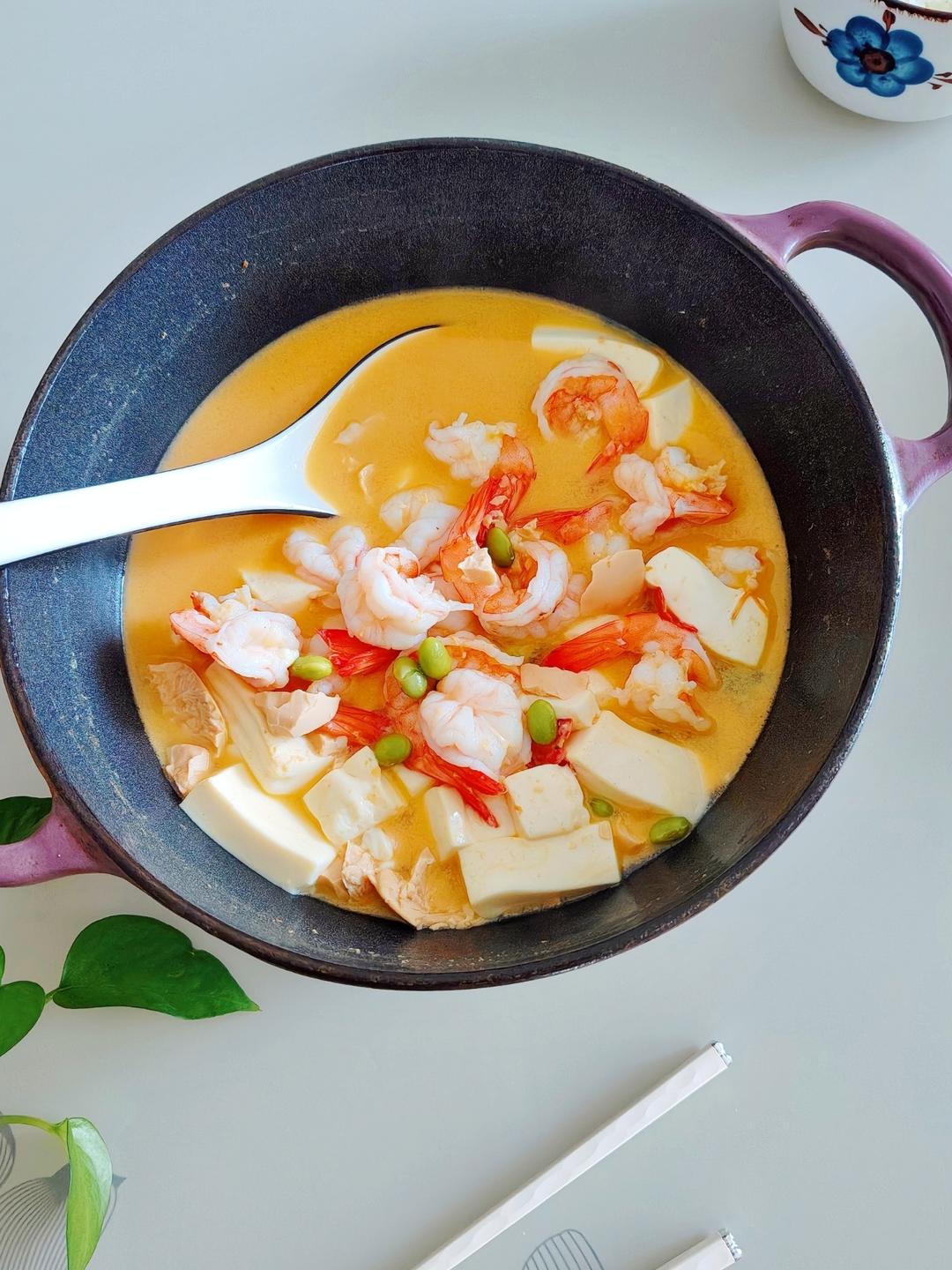 番茄酸汤鲜虾豆腐煲