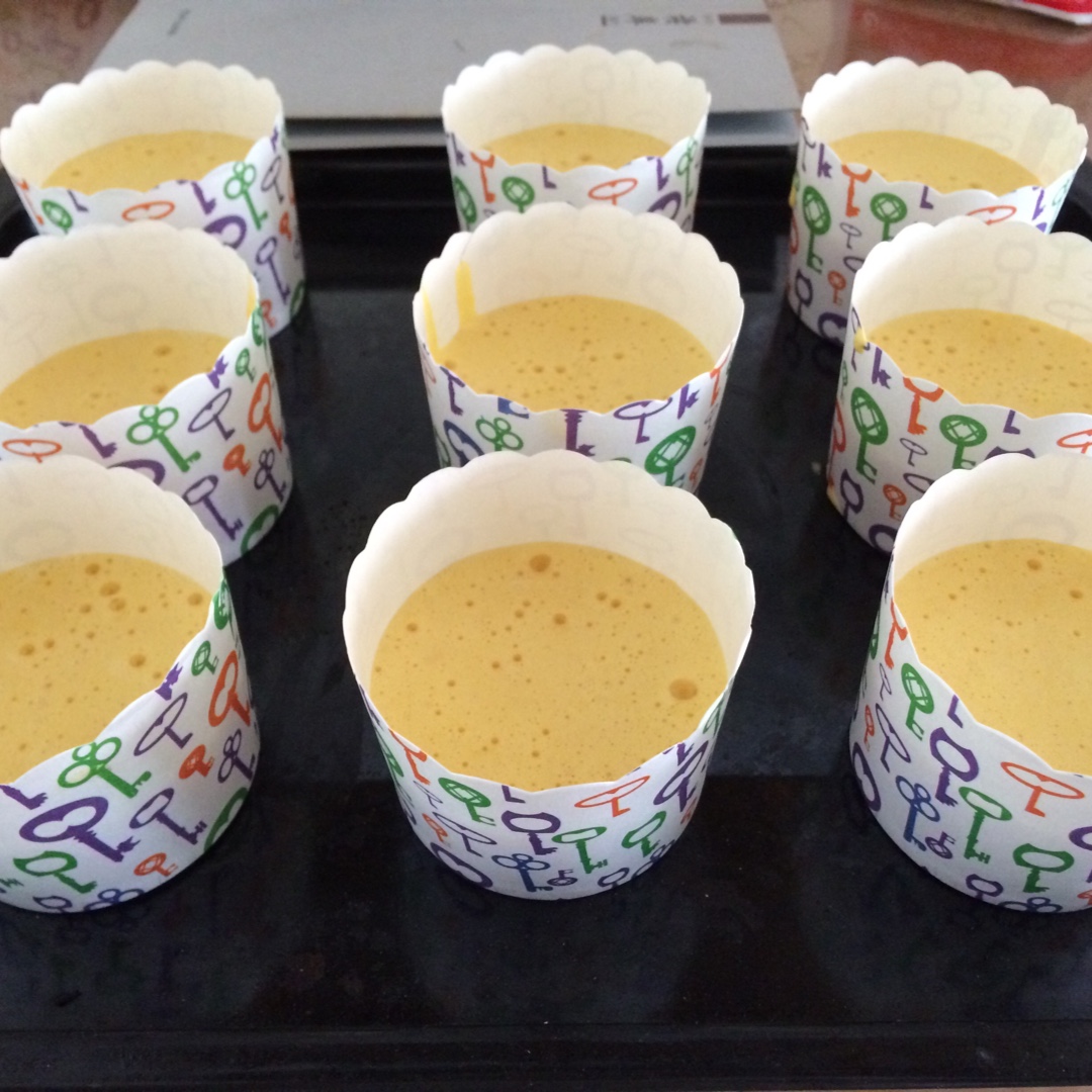 淡奶油海绵纸杯蛋糕