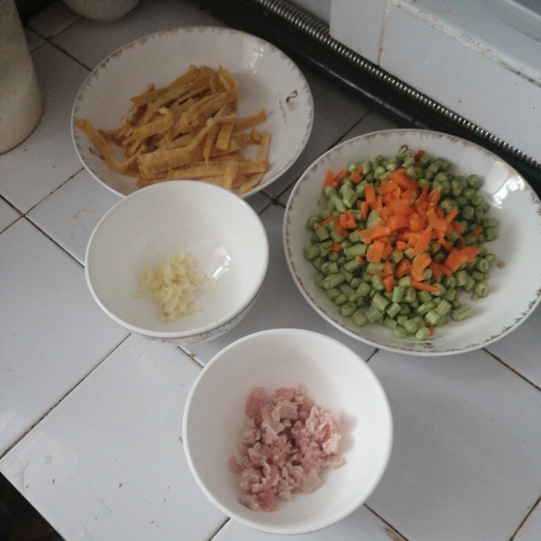 豆角拌胡萝卜炒豆腐皮的做法