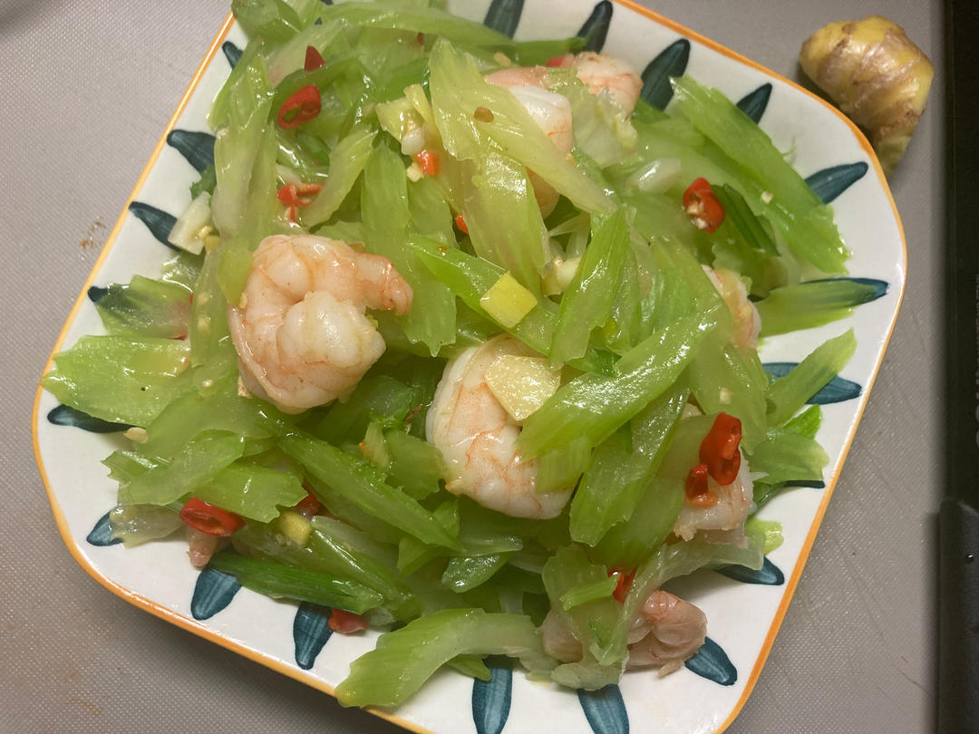 10分钟出锅的【西芹腰果炒虾仁】，清甜脆爽好吃不胖