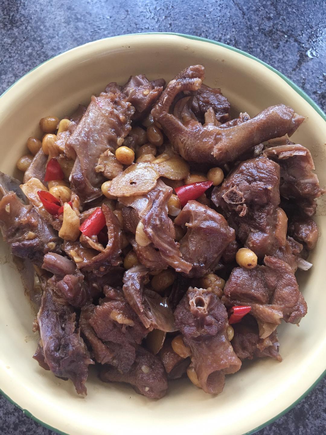 鸭肉焖黄豆