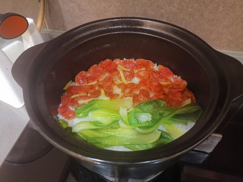 广式腊味煲仔饭