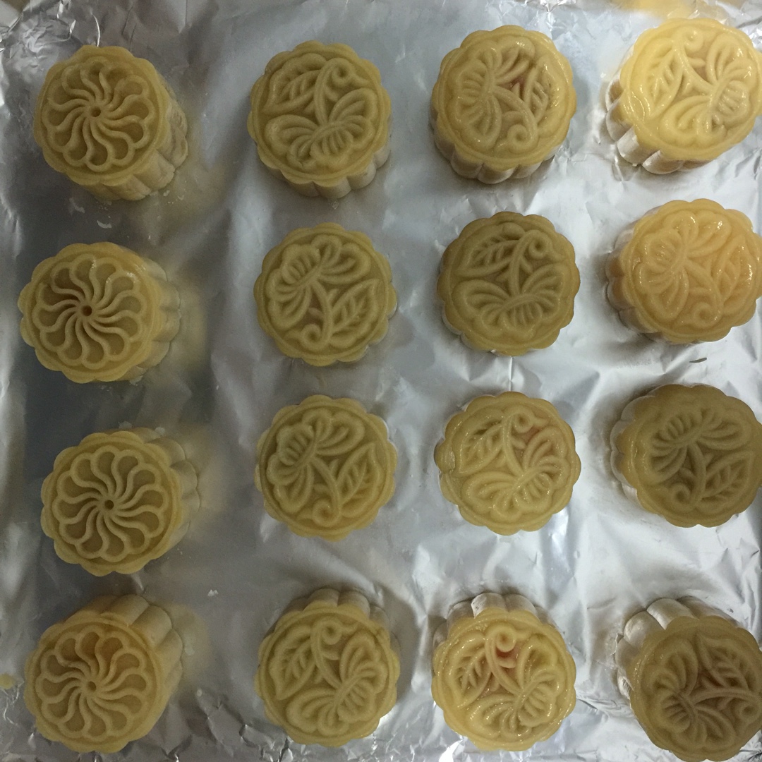 广式月饼—蛋黄莲蓉月饼