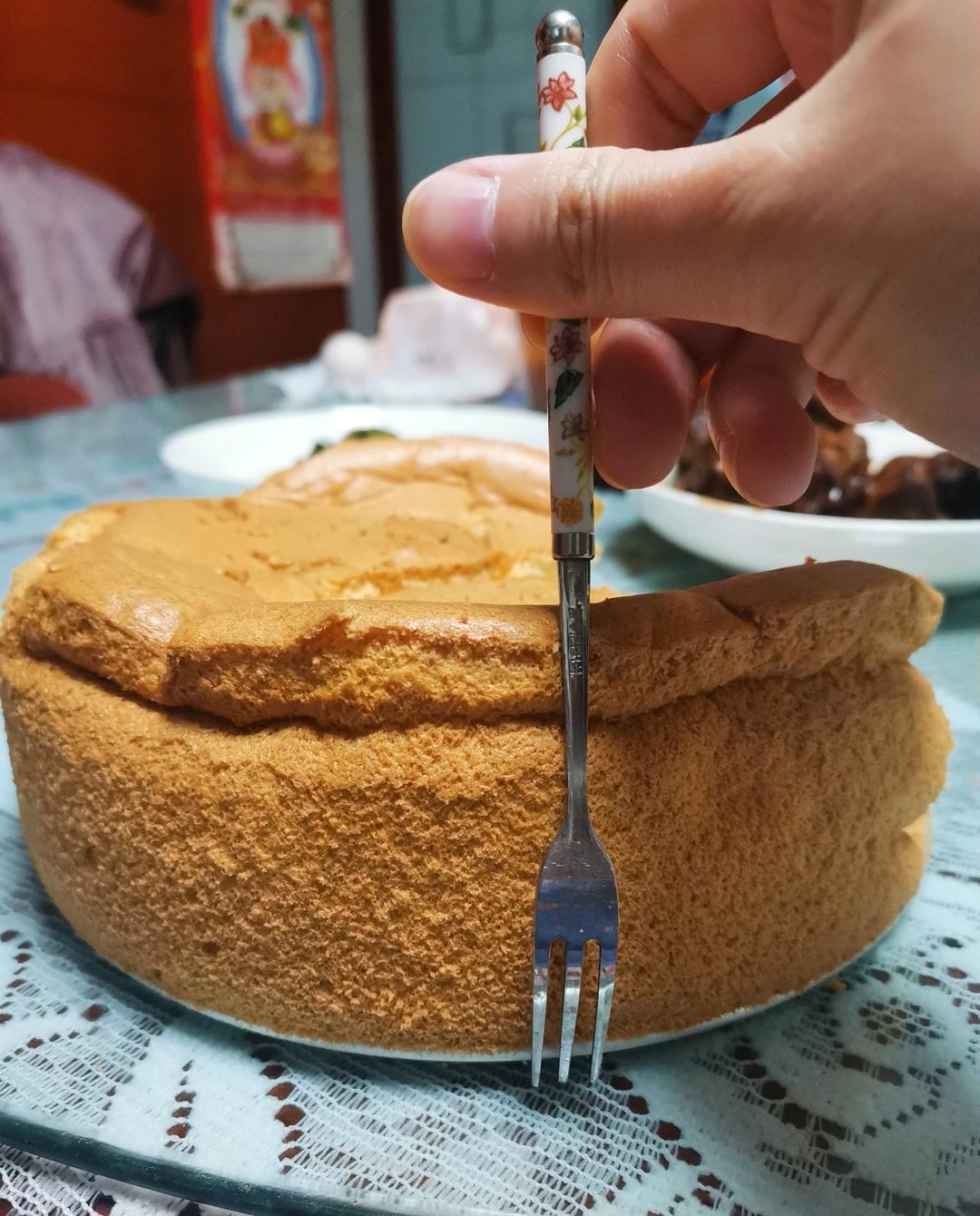 超简单完美戚风蛋糕（6寸2蛋）附打发、翻拌、脱模视频