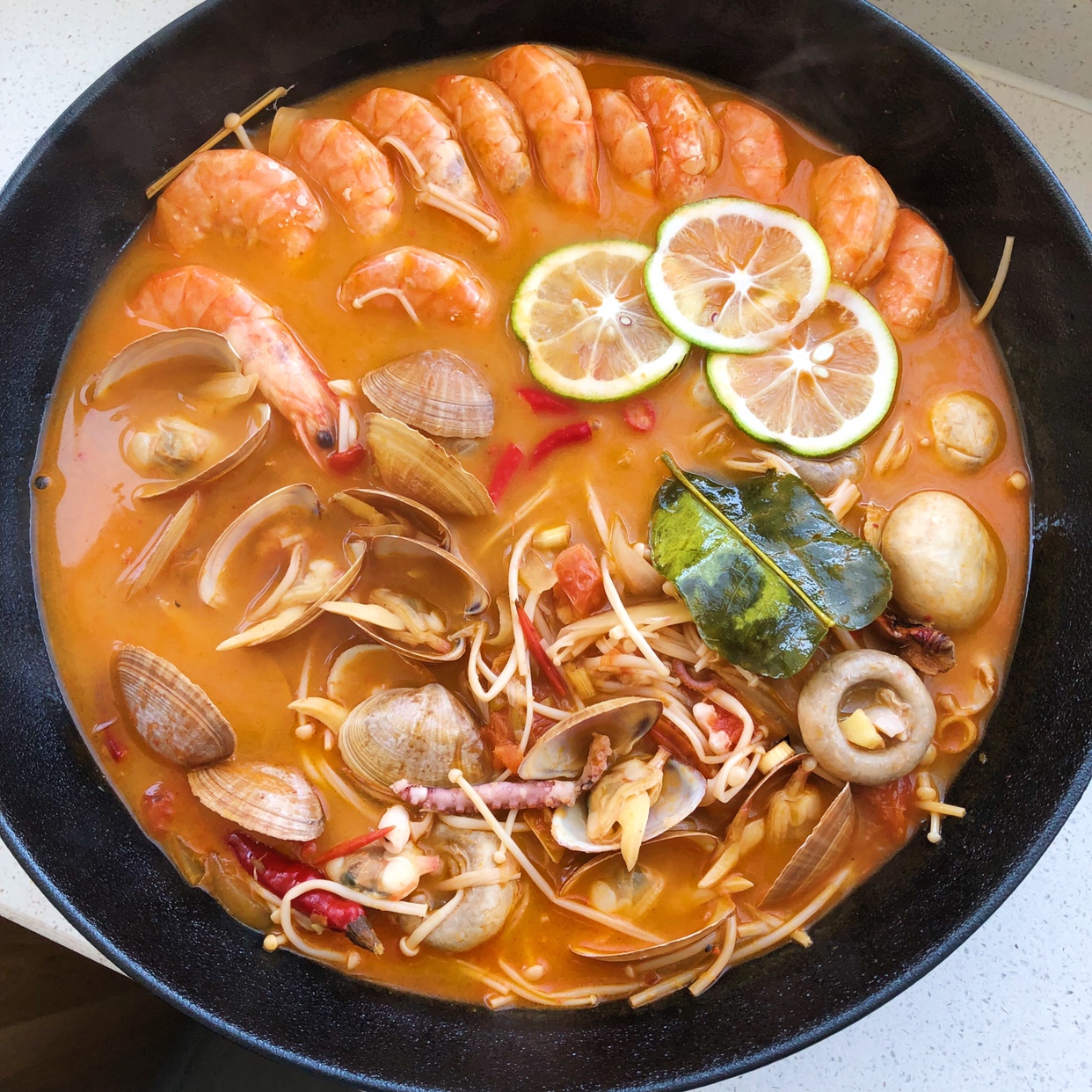 泰国冬阴功汤～最正点版本有红有辣👏🏻的做法