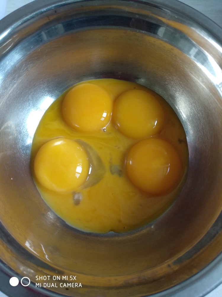 果蔬蛋黄溶豆的做法 步骤1