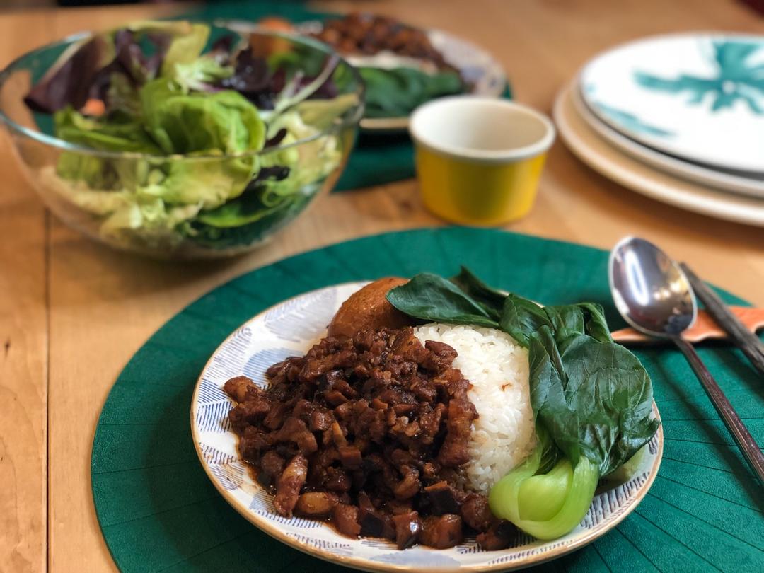 洋葱酥卤肉饭