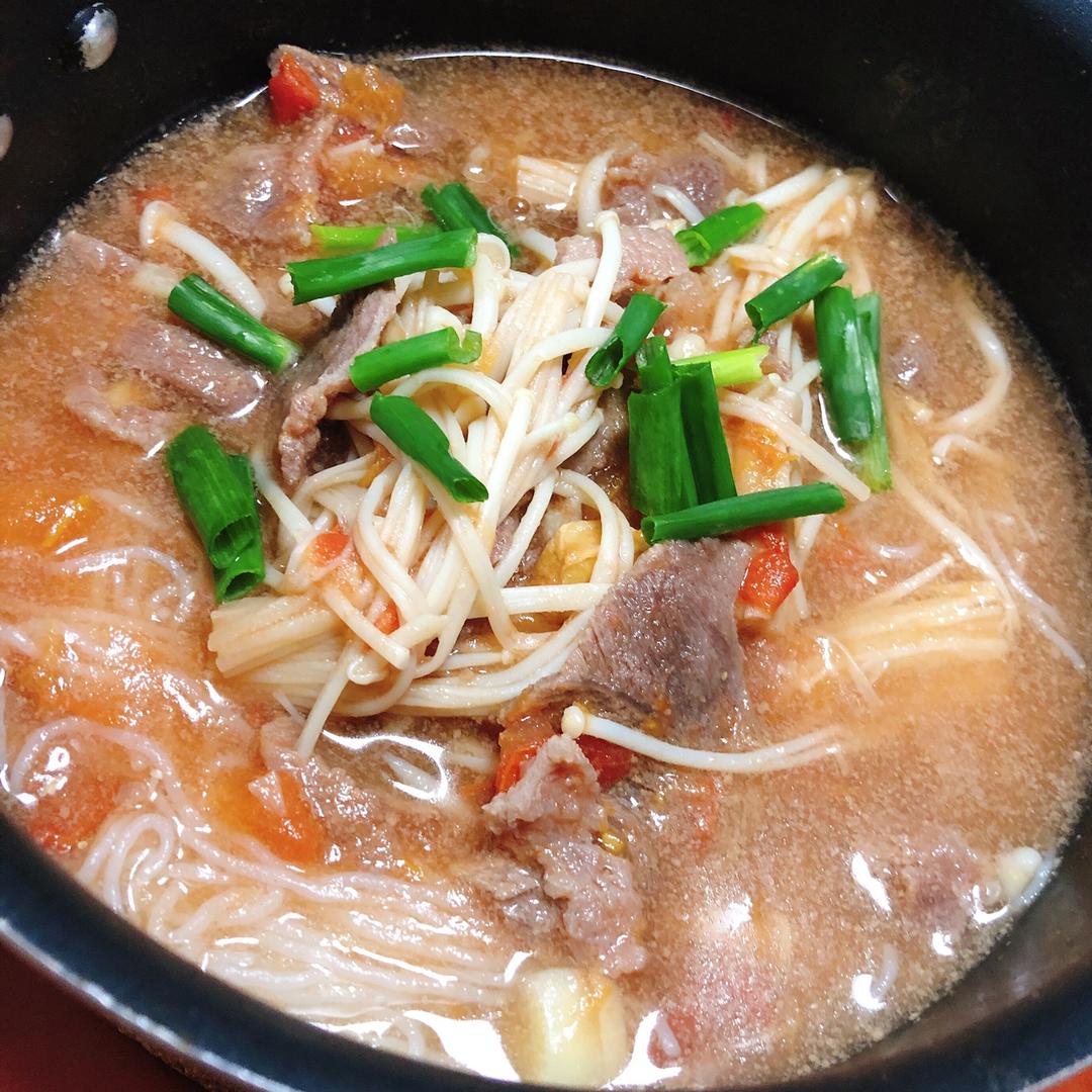 【金针菇番茄肥牛锅】