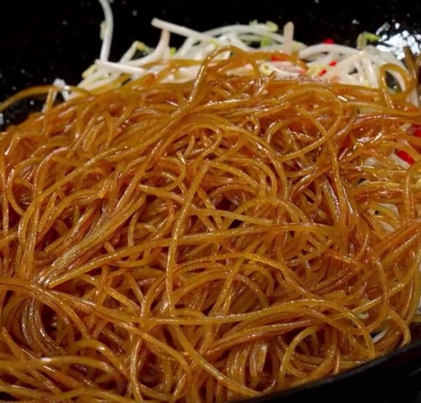 豆芽粉丝炒鸡蛋的做法 步骤6