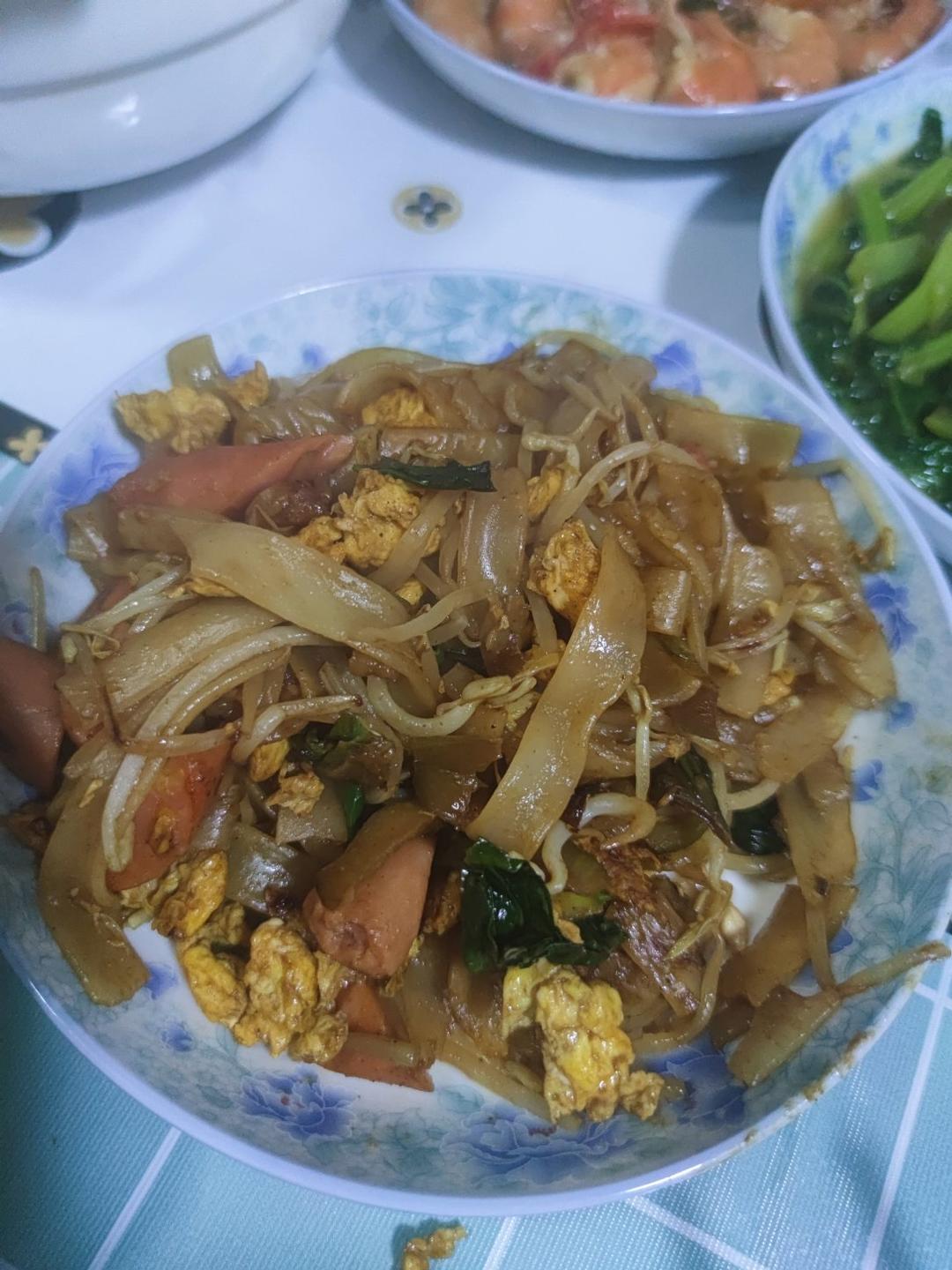 路边摊的炒河粉