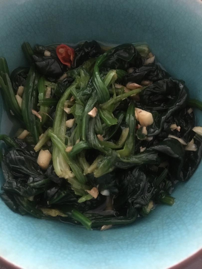 凉拌菠菜(家传秘方)