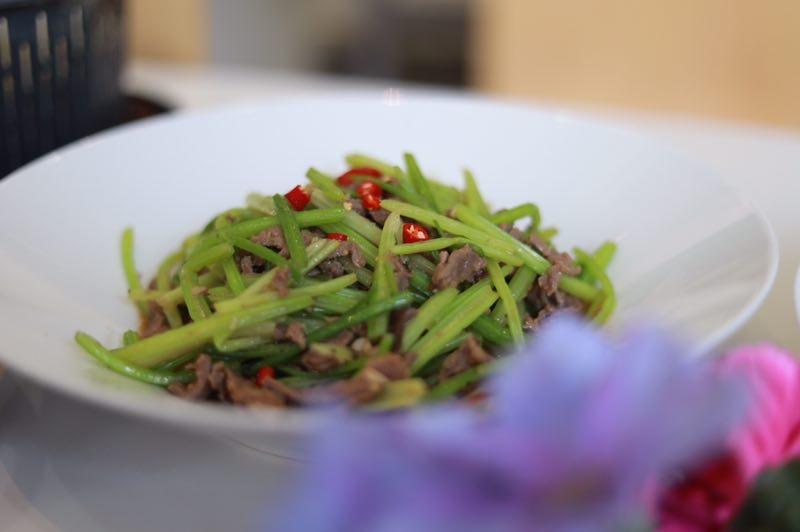 牛肉炒芹菜的做法