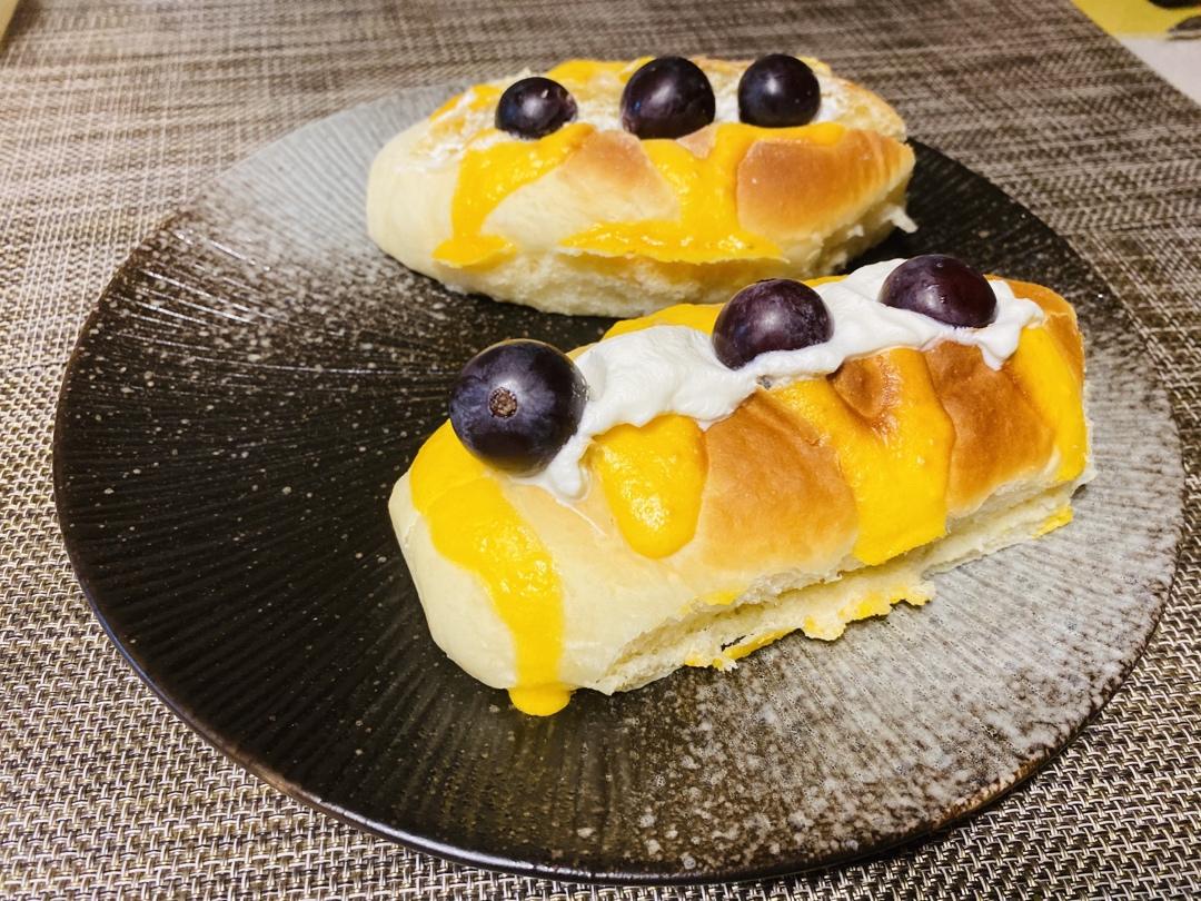 芒果鲜奶雪露面包