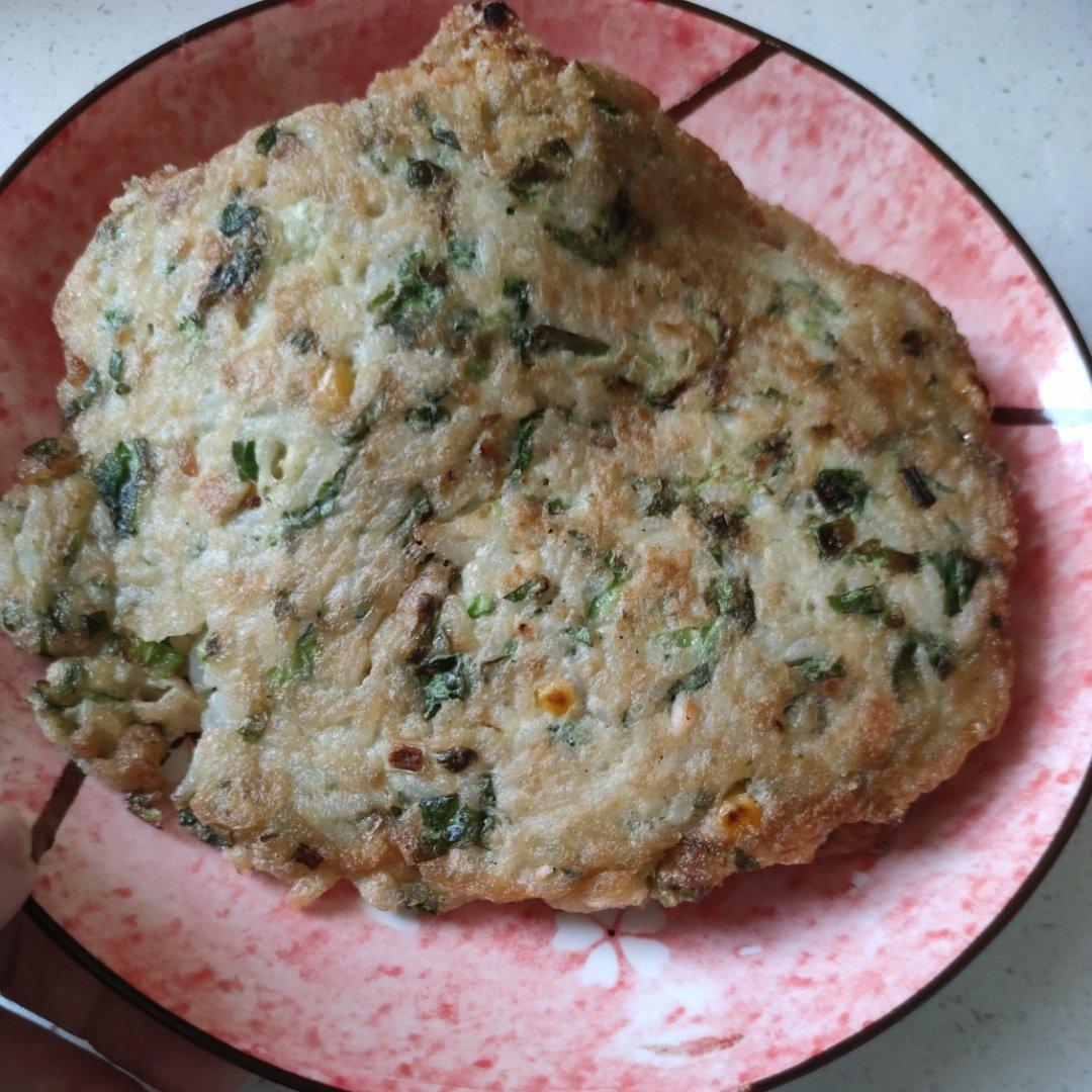 用剩米饭做的早餐鸡蛋饼