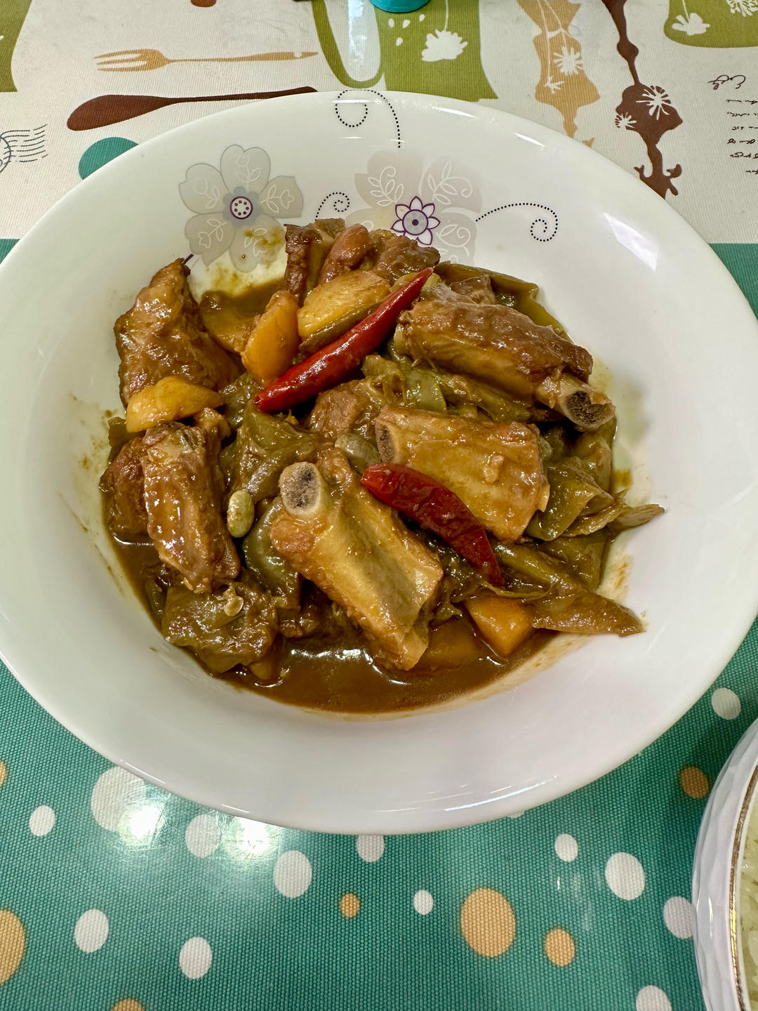 接地气儿的油豆角炖排骨