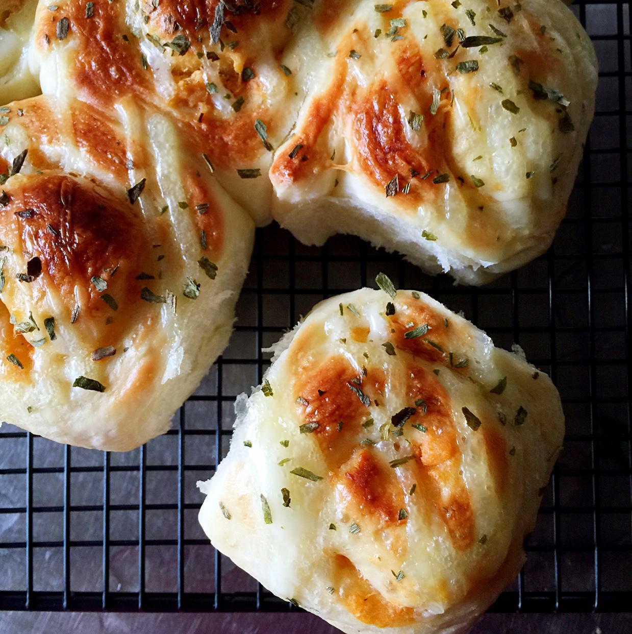 香葱肉松面包卷