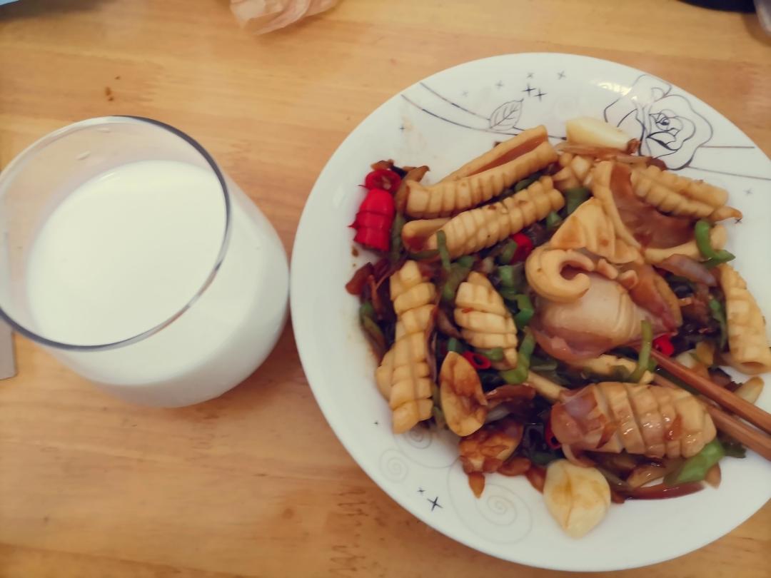 两步搞定脆嫰鲜美的葱爆八爪鱼