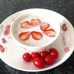 草莓牛奶燕麦粥的做法 步骤1