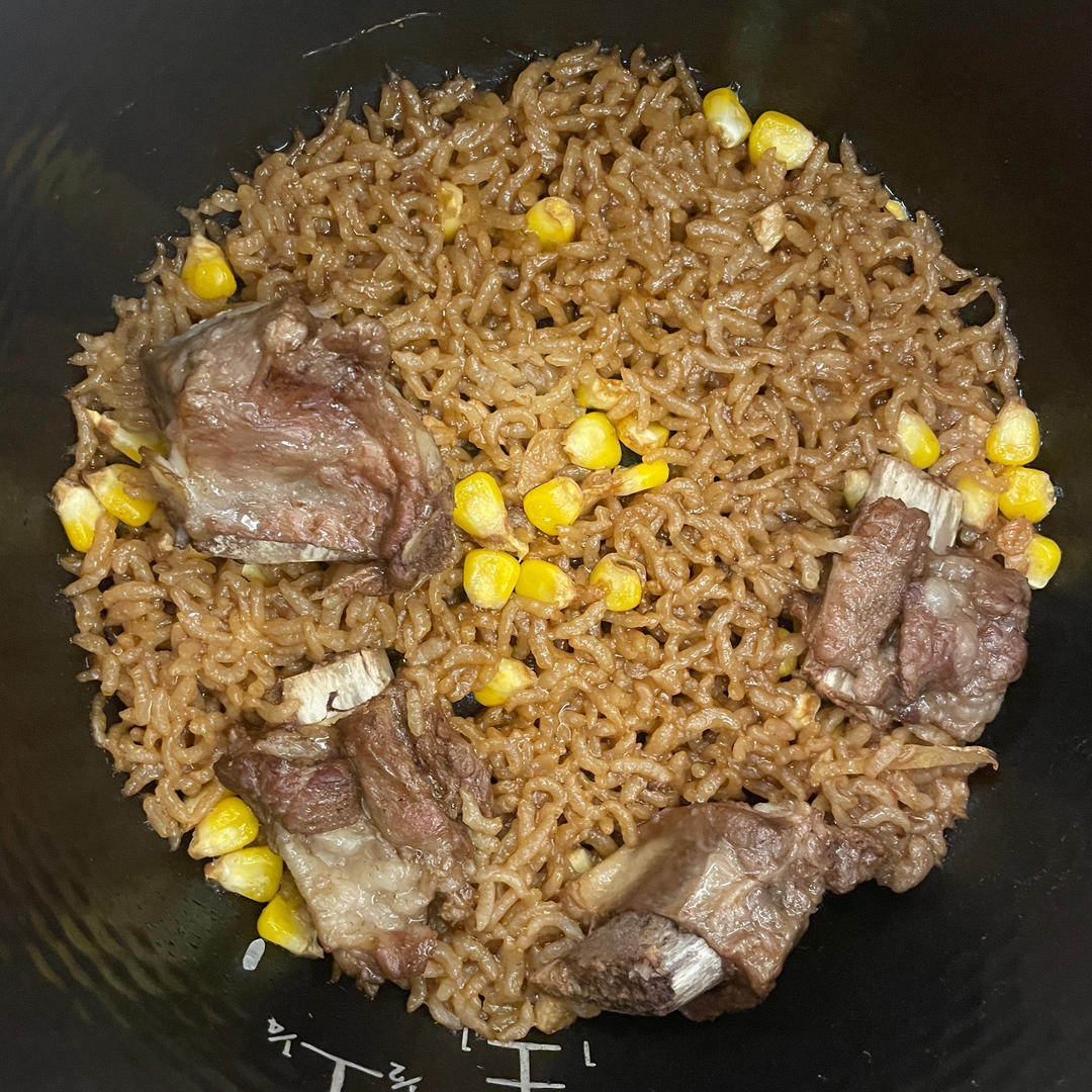 超简单的真香排骨焖饭！馋哭隔壁家小孩儿😋