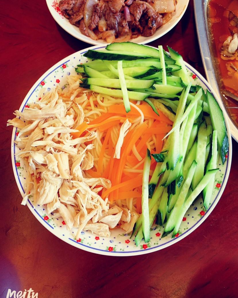 鸡丝凉面