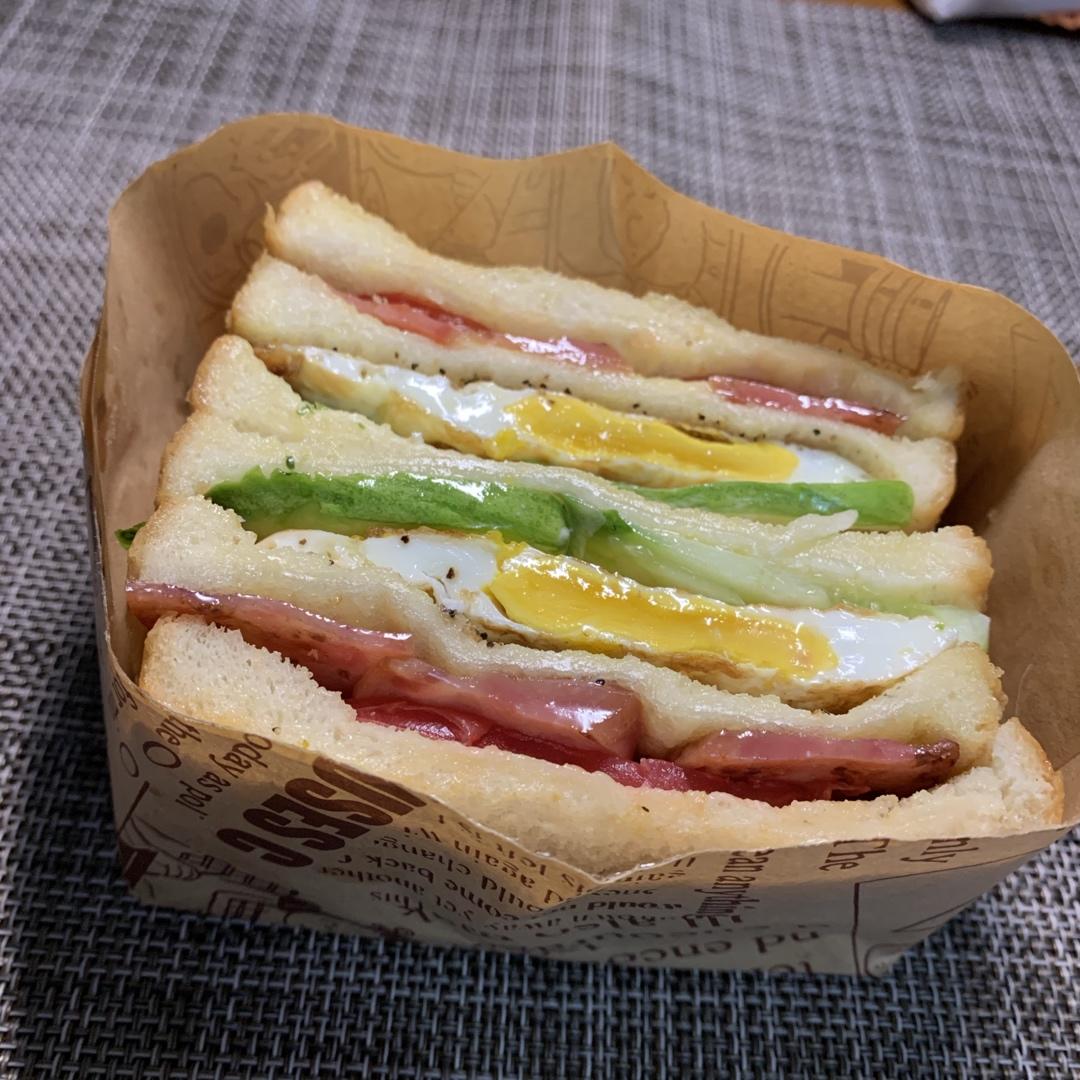 咩可爱做的早餐就爱三明治