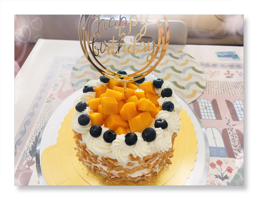 芒果蓝莓装饰蛋糕