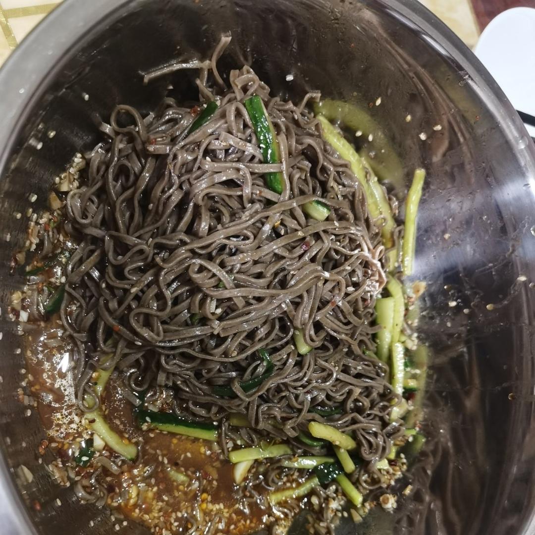 十分钟做好一盘开胃凉拌面～太好吃啦