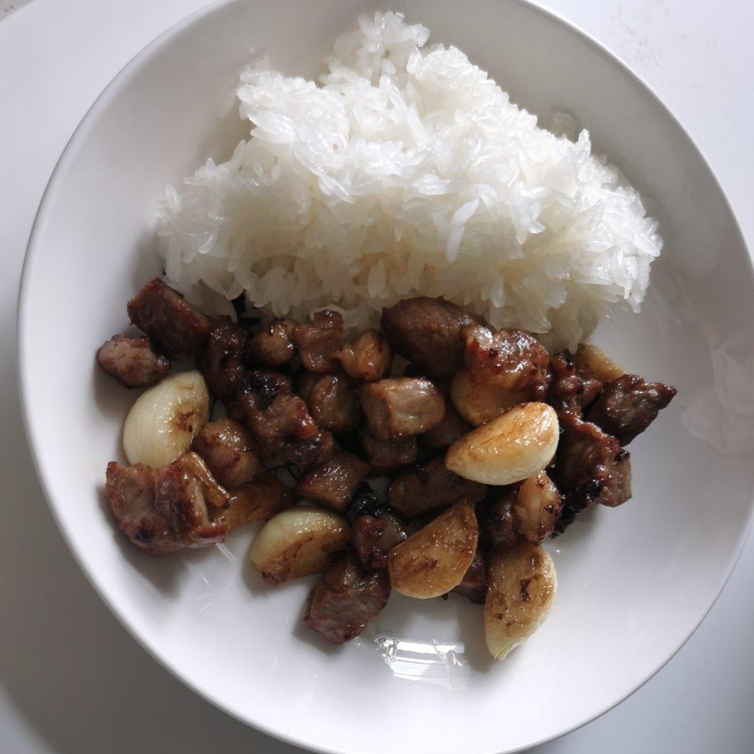 好吃到舔盘的蒜香黑椒牛肉粒