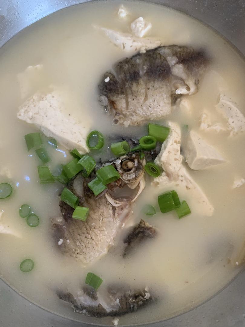 鲫鱼豆腐汤