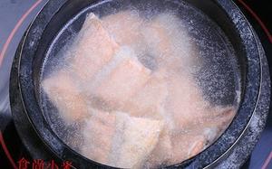 石锅三文鱼豆腐汤的做法 步骤2