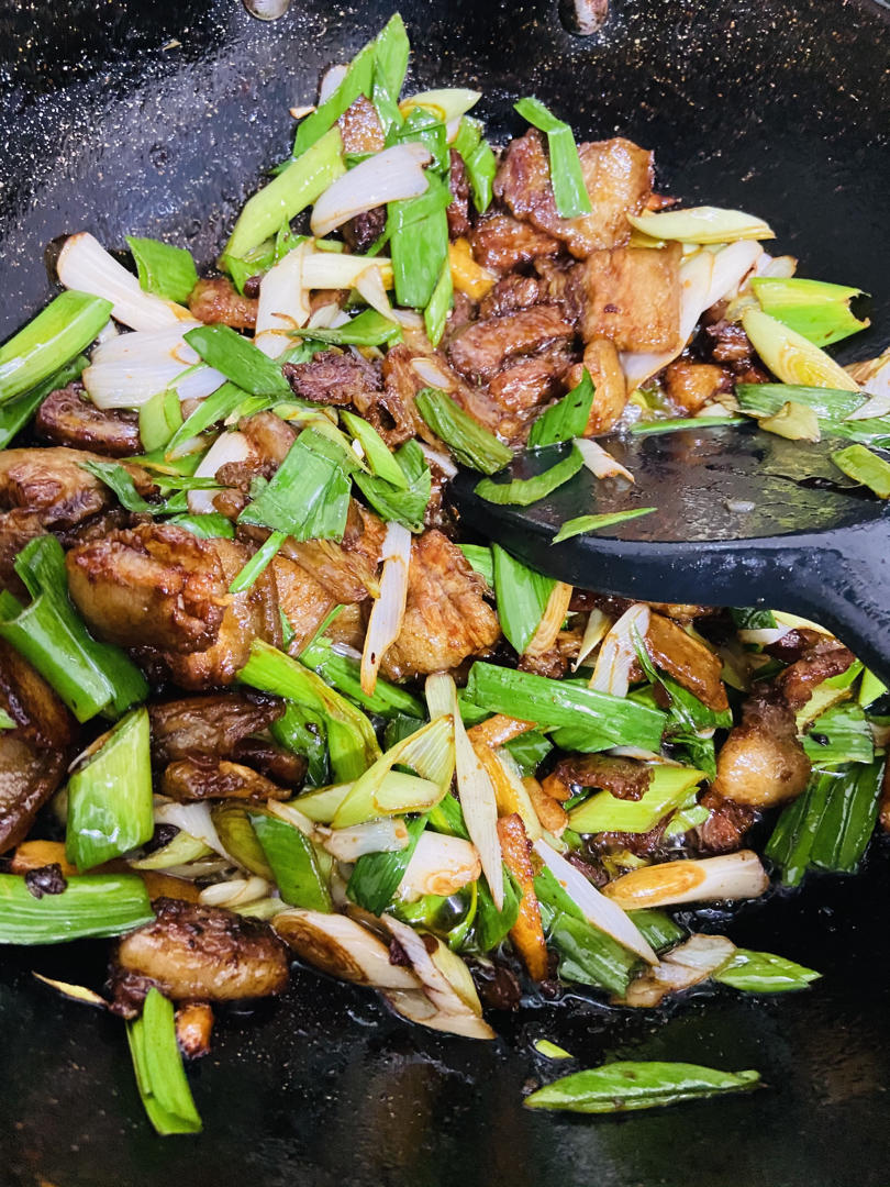 青蒜苗炒回锅肉（五花肉）香而不腻超级下饭