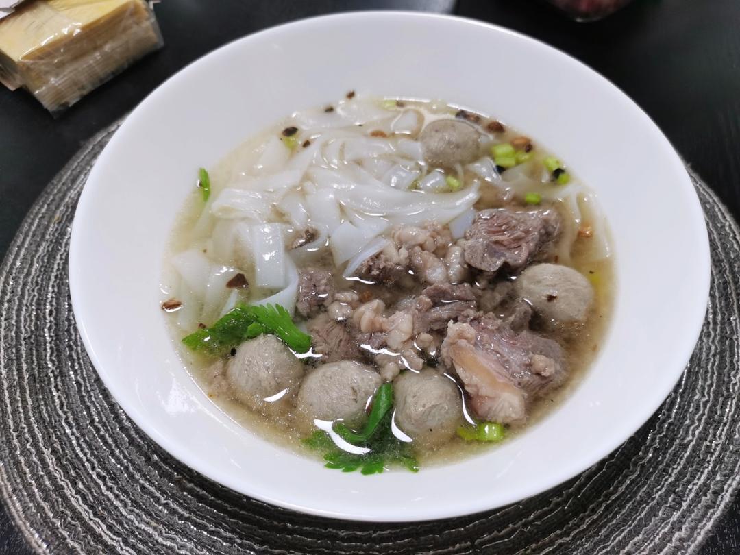 潮汕人必吃的牛肉粿条汤
