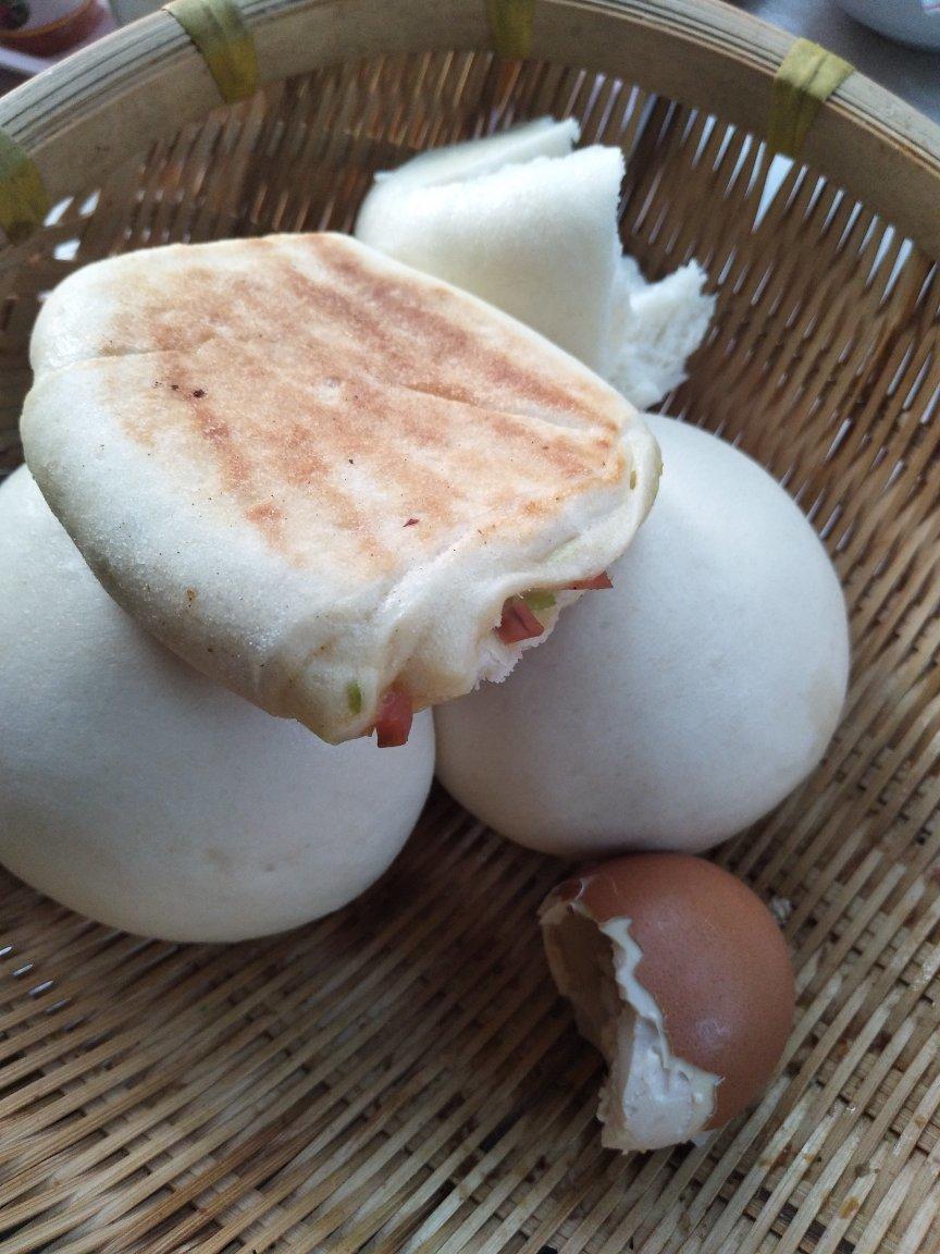 鸡蛋火腿葱什锦发面切饼