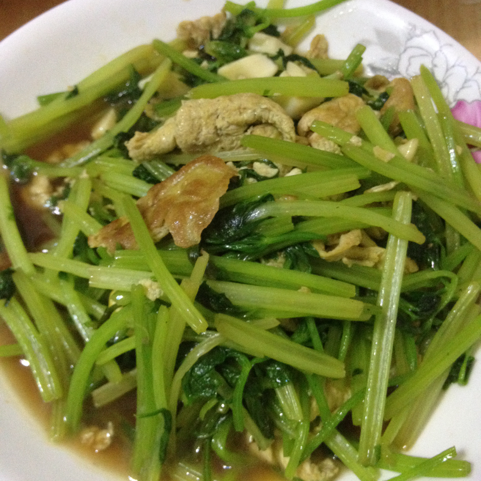 香芹叶炒鸡蛋