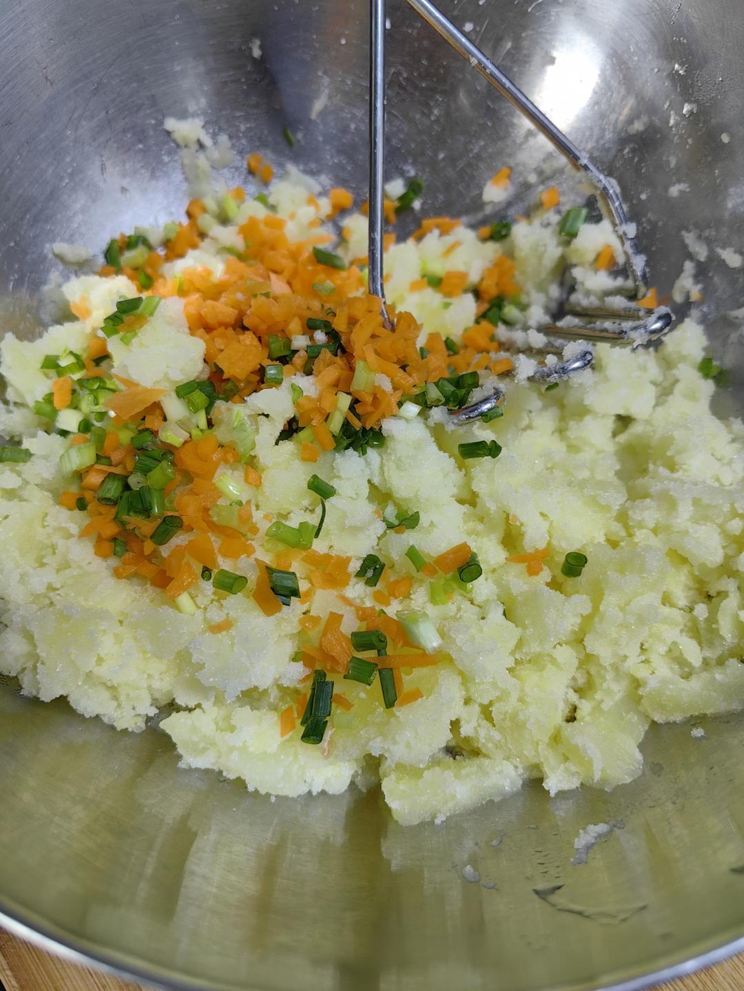 连吃三天吃不腻的芝士土豆饼，还会拉丝哦～