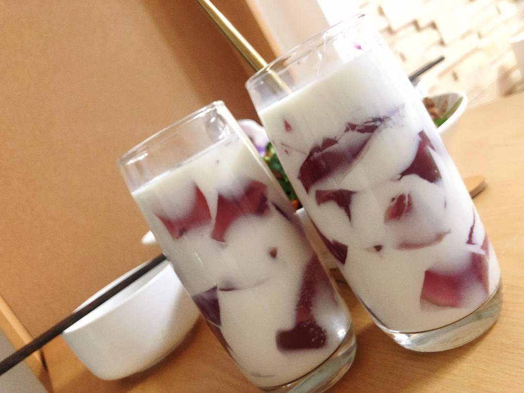 全网超火的葡萄撞奶，做法太简单了