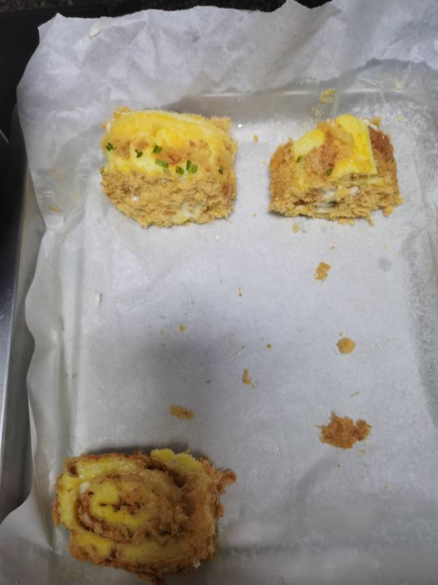 细腻松软，好吃还不腻的咸香肉松蛋糕卷～