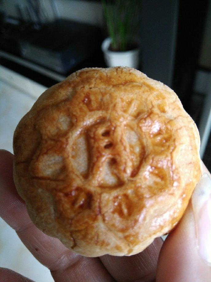 广式月饼—蛋黄莲蓉月饼