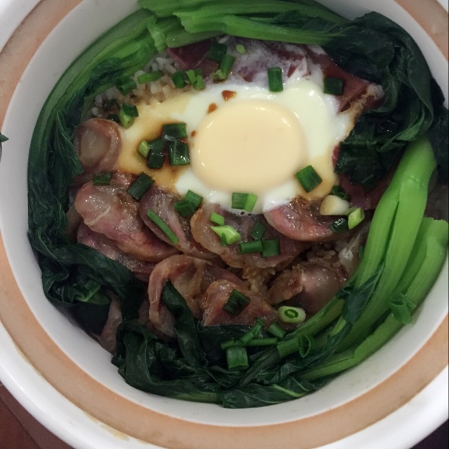 广式腊味煲仔饭