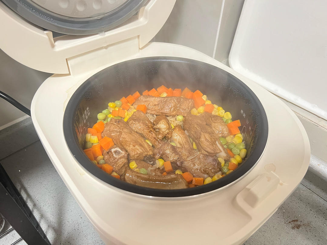 超简单的真香排骨焖饭！馋哭隔壁家小孩儿😋