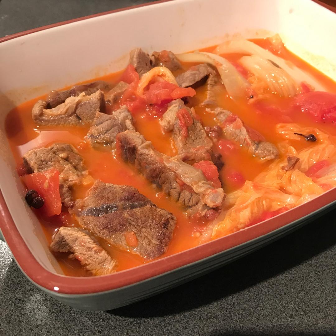 给我一份西红柿炖牛腩，我能吃掉三碗米饭。
