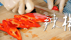 【小森妈妈菜谱】粤式爆炒小龙虾的做法 步骤2