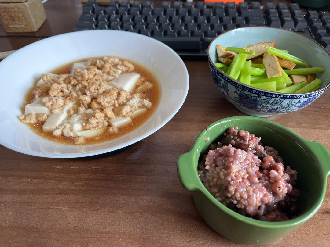 香芹炒鸡蛋干
