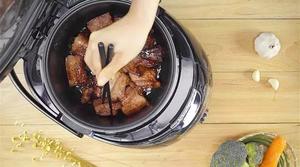 电饭锅蜜汁叉烧肉的做法 步骤3