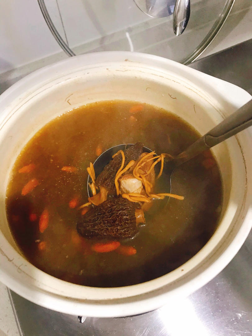 儿童健脾汤——羊肚菌虫草花瑶柱汤