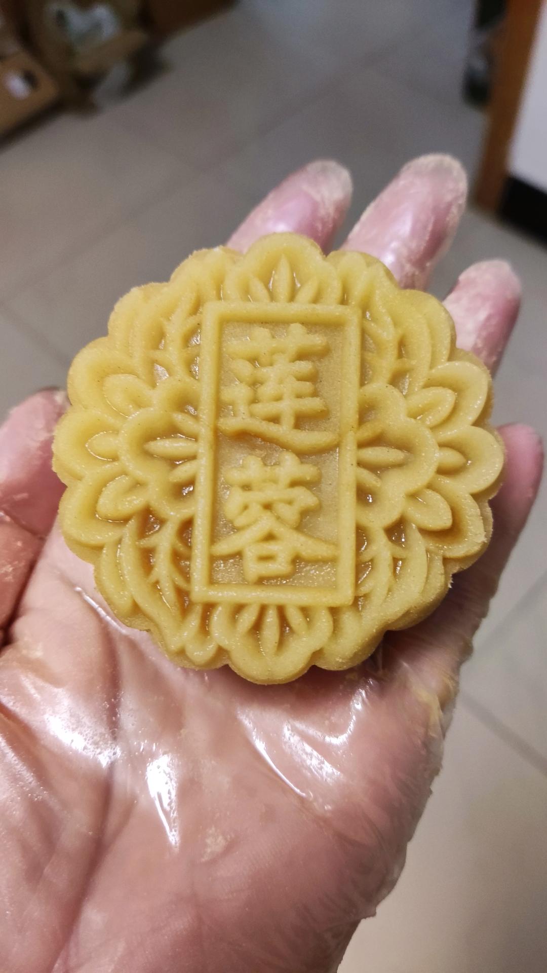 广式月饼—蛋黄莲蓉月饼