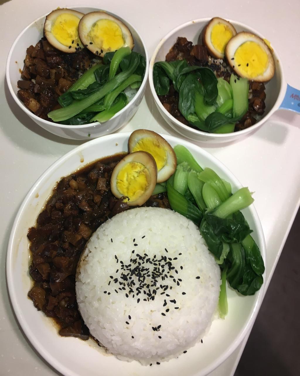 洋葱酥卤肉饭