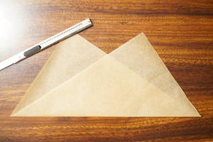 如何折一只裱花小纸袋paper cones的做法 步骤1