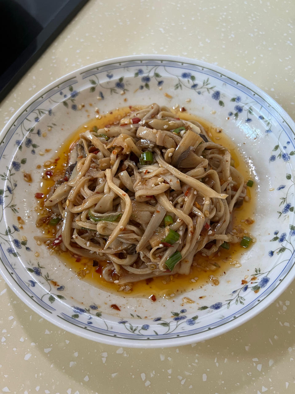 比肉还好吃的【手撕凉拌杏鲍菇】，上桌扫光光