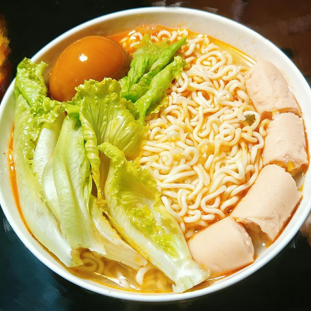 蹦跶的猪仙女儿做的煮方便面